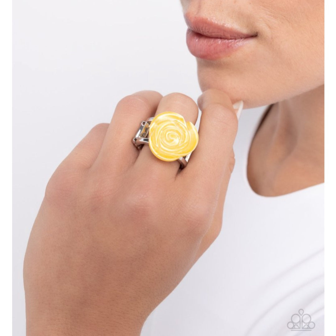 Top -Shell Shine- Yellow Ring