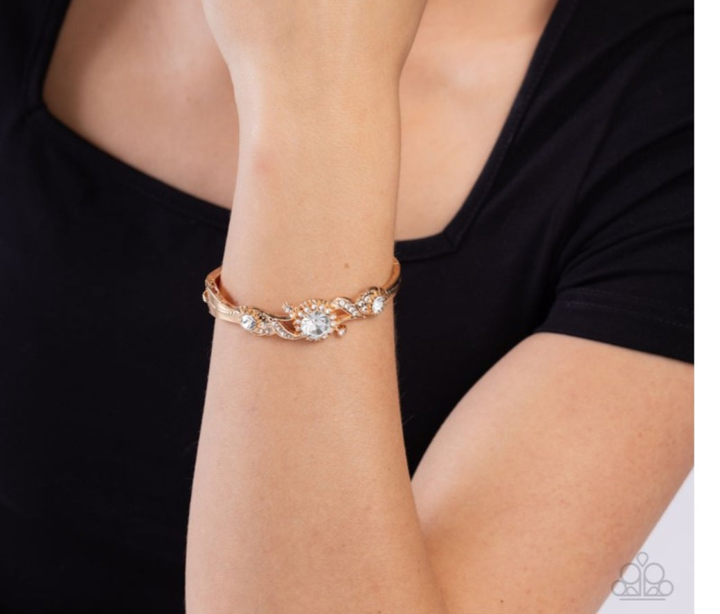 Expert Elegance- Gold Bracelet