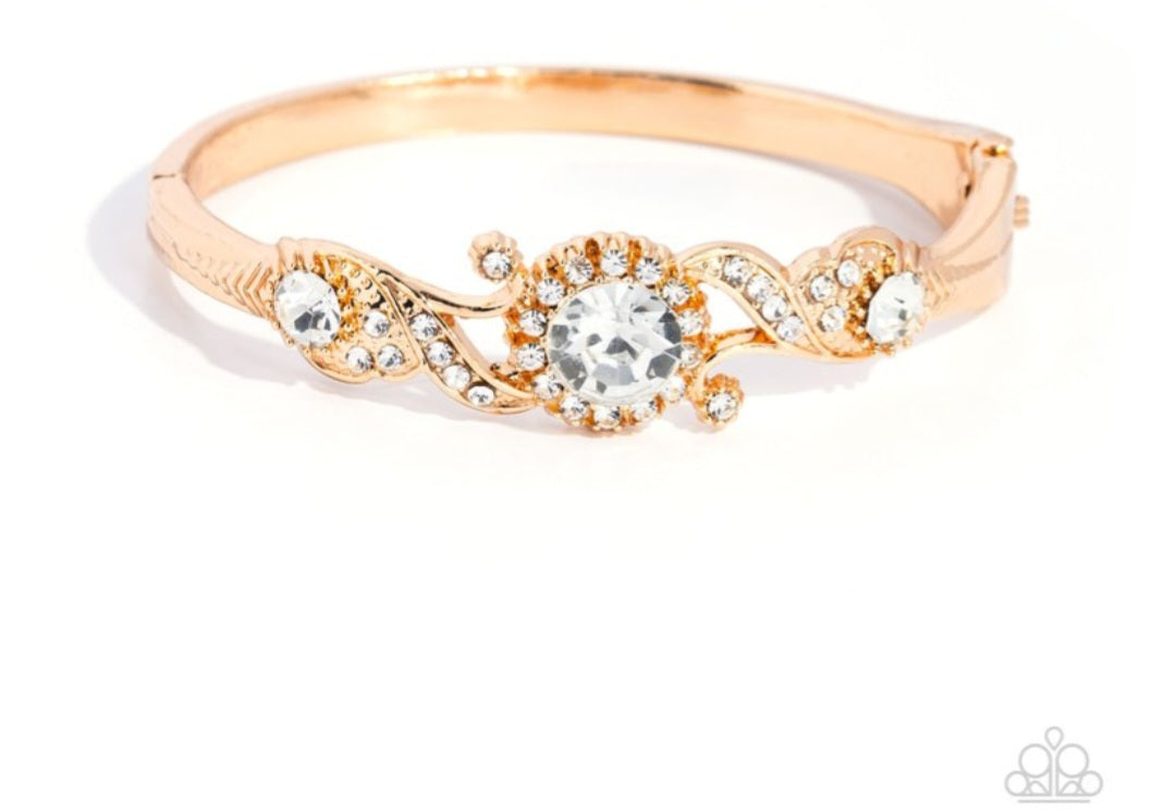 Expert Elegance- Gold Bracelet