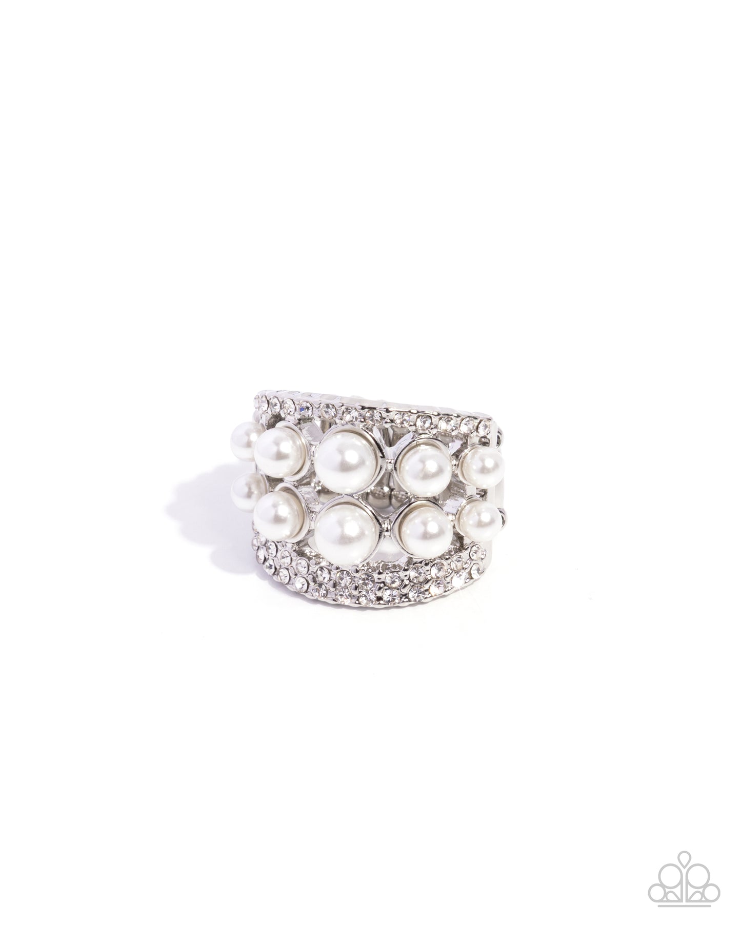 Glossy Gallery- Pearl ring